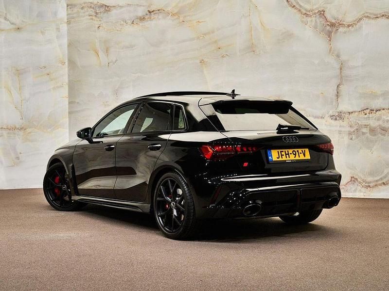 Second-hand Audi RS3 Performance 400 CP (294 kW) 2025 Negru Berlinǎ