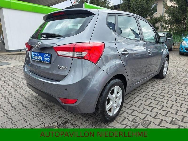 Gebraucht Hyundai ix20 90 PS (66 kW) 2012 Grau Kleinwagen