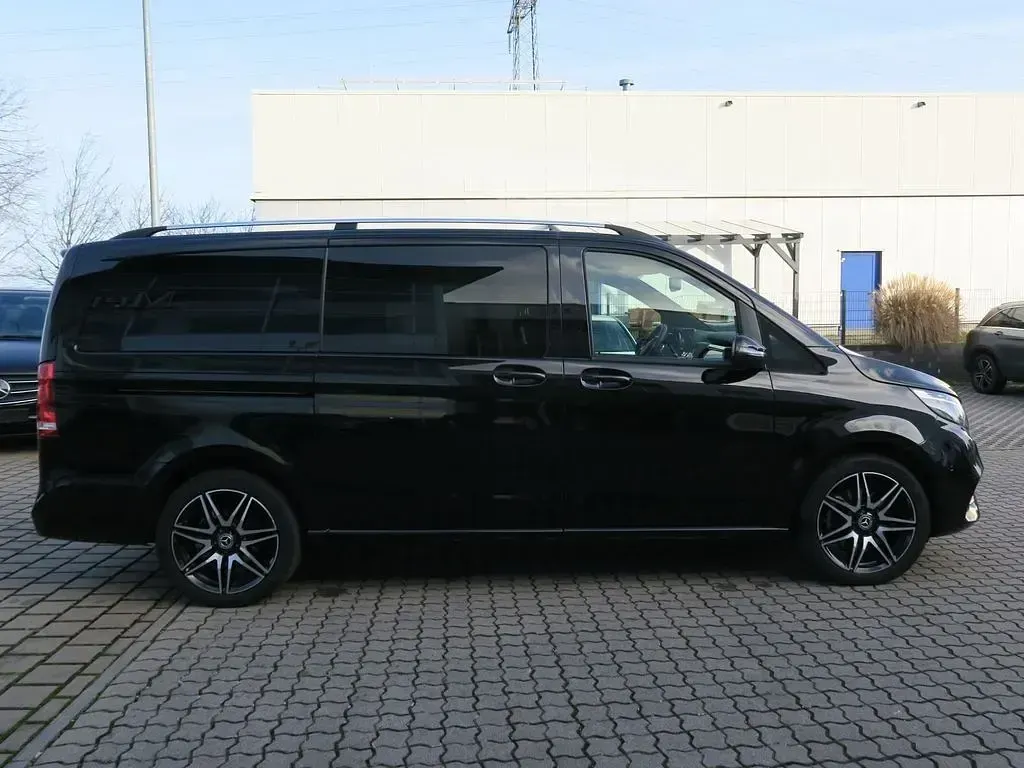Gebraucht Mercedes V300 Avantgarde Edition 237 PS (174 kW) 2024 Schwarz Van / Kleinbus