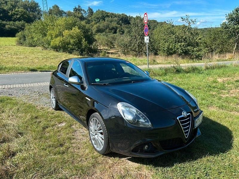 Schwarz Gebraucht 2011 Alfa Romeo Giulietta Kleinwagen | 6.700 € (Fairer Preis) - Bild 1/4