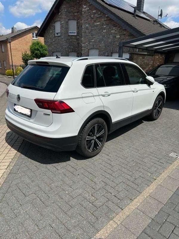 Weiß Gebraucht 2019 VW Tiguan Comfortline SUV | 19.399 € (Superpreis) - Bild 1/4