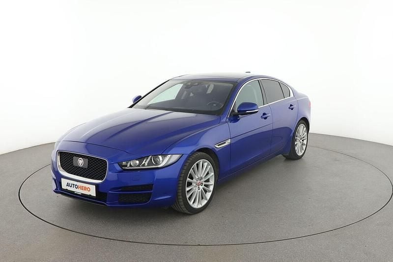 Blau Gebraucht 2018 Jaguar XE Portfolio Limousine | 19.200 € (Guter Preis) - Bild 1/4