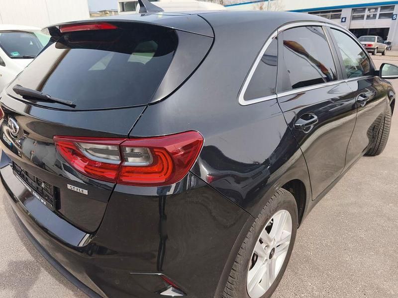 Gebraucht Kia Ceed 140 PS (102 kW) 2019 Schwarz Kleinwagen