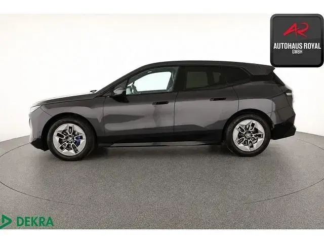 Gebraucht BMW iX Sport Line 239 kW (326 PS) 2022 Sophistograu brillanteffektlli SUV