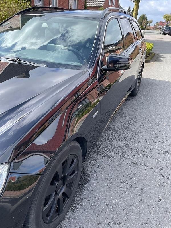 Gebraucht Mercedes E220 170 PS (125 kW) 2010 Schwarz Kombi