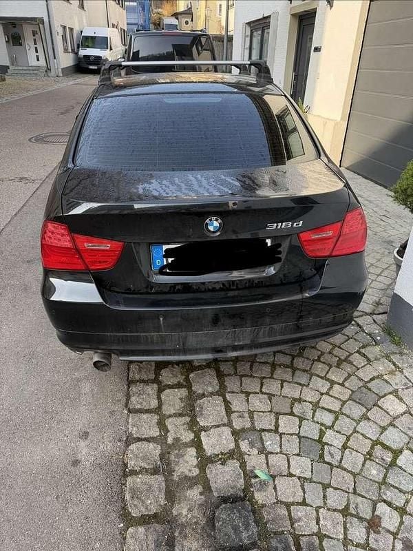 Gebraucht BMW 318 143 PS (105 kW) 2011 Limousine