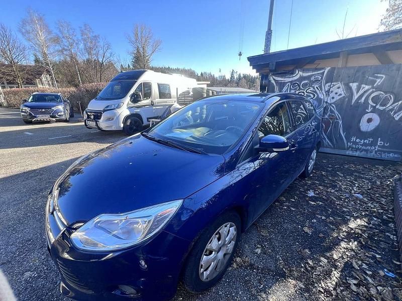 Używany Ford Focus Trend 101 KM (74 kW) 2012 Sedan/Limuzyna