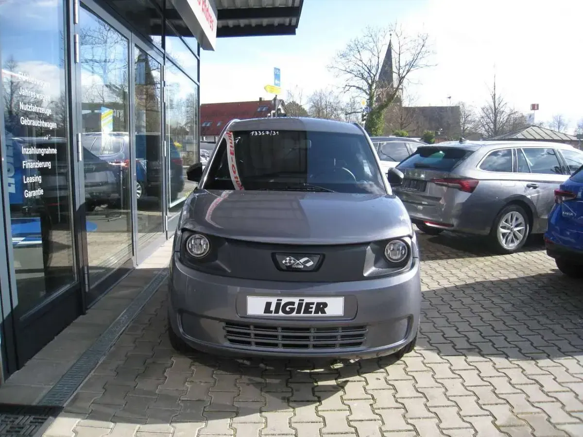 Neu Ligier Myli 2026 Toledorot metallic Kleinwagen