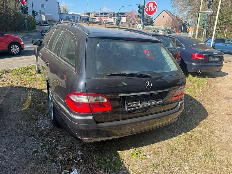 Gebraucht Mercedes E220 150 PS (110 kW) 2005 Schwarz Kombi
