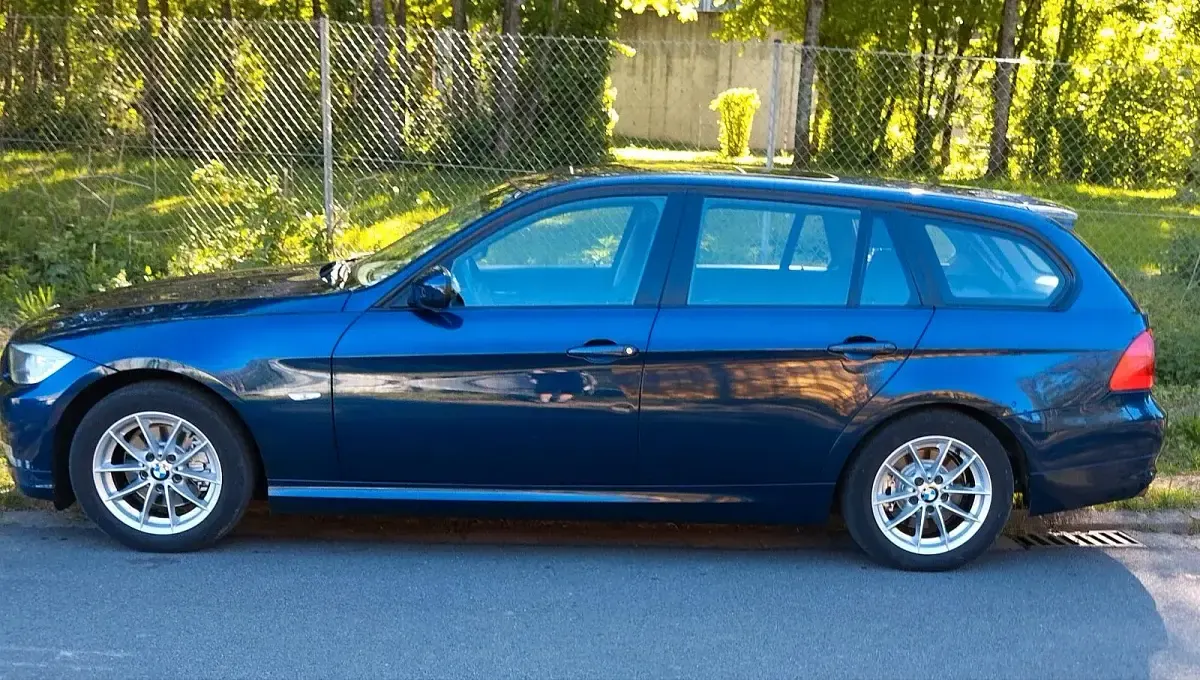 Gebraucht BMW 316 2011 Blau Kombi