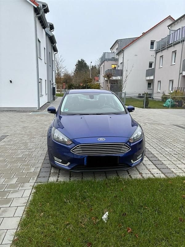 Blau Gebraucht 2015 Ford Focus Limousine | 6.500 € (Guter Preis) - Bild 1/4