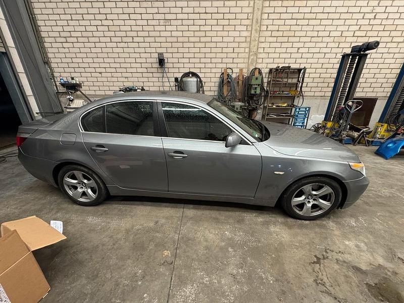 Gebraucht BMW 530 258 PS (189 kW) 2005 Silber Limousine