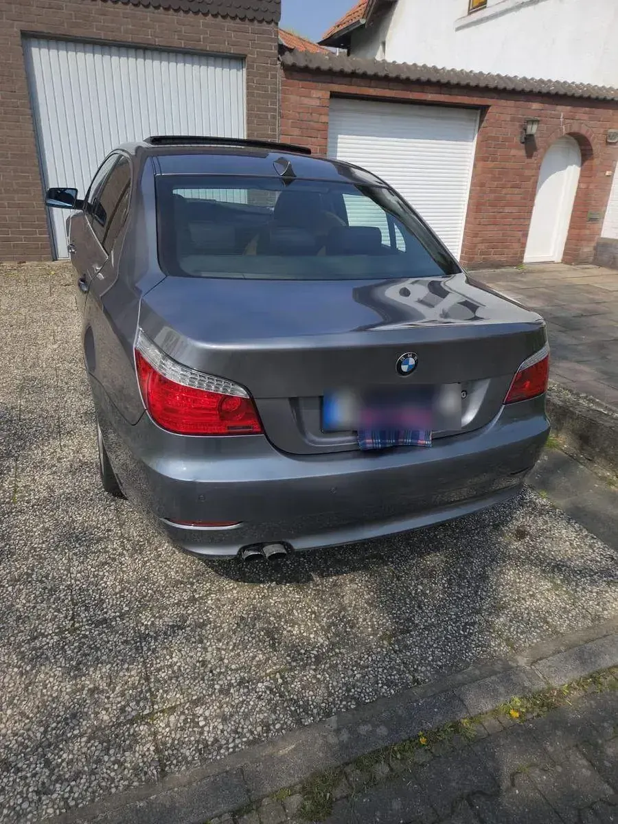 Gebraucht BMW 523 Exclusive 190 PS (139 kW) 2009 Grau Limousine