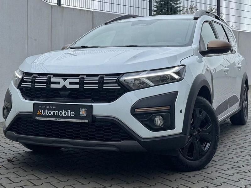 Weiß Gebraucht 2024 Dacia Jogger Extreme Limousine | 23.999 € (Fairer Preis) - Bild 1/4