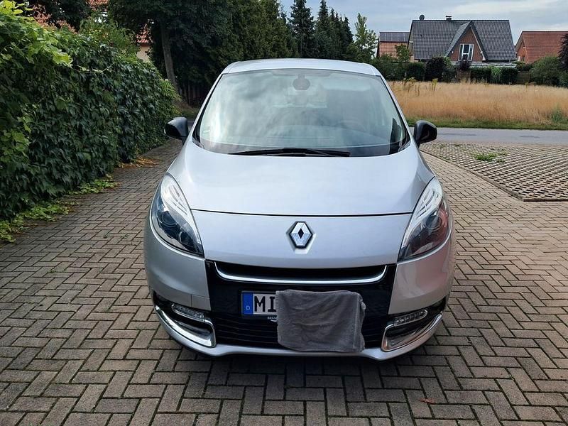 Silber Gebraucht 2012 Renault Scénic III Bose Edition Van / Kleinbus | 4.850 € (Fairer Preis) - Bild 1/4