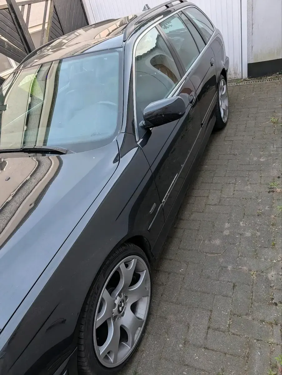 Gebraucht BMW 525 193 PS (141 kW) 2001 Schwarz Kombi