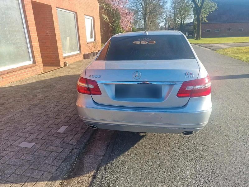 Gebraucht Mercedes E300 231 PS (169 kW) 2011 Silber Limousine