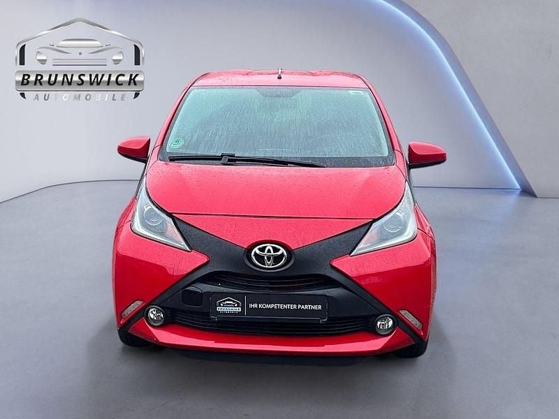Rot Gebraucht 2015 Toyota Aygo X-play Kleinwagen | 3.650 € (Guter Preis) - Bild 1/4