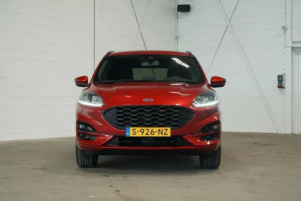 Gebraucht Ford Kuga ST-Line 224 PS (164 kW) 2023 Rot SUV