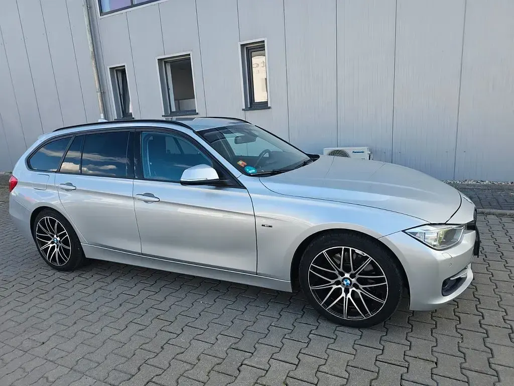 Gebraucht BMW 330 258 PS (189 kW) 2015 Silber Limousine