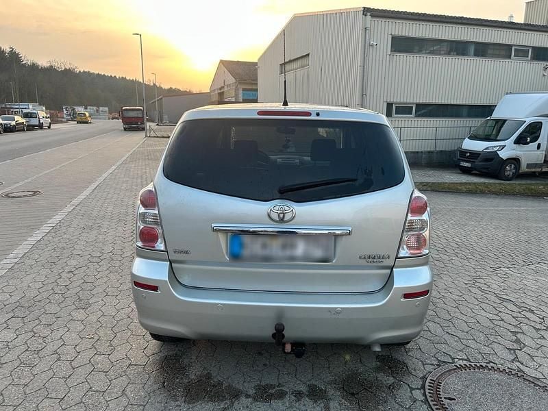 Gebraucht Toyota Corolla Verso 129 PS (94 kW) 2008 Silber Van / Kleinbus