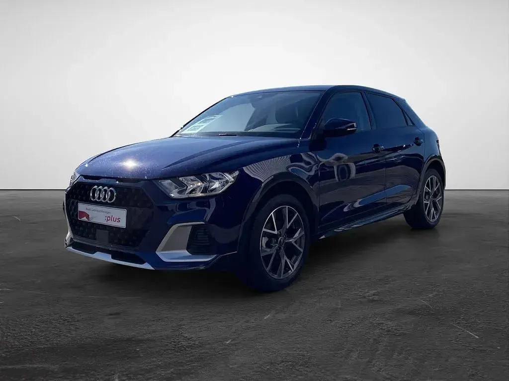 Gebraucht Audi A1 Basis 116 PS (85 kW) 2025 Blau (navarrablau metallic) SUV