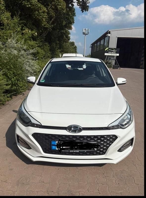 Weiß Gebraucht 2019 Hyundai i20 Limousine | 10.500 € (Guter Preis) - Bild 1/4