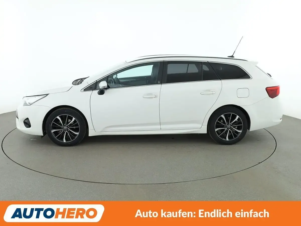 Gebraucht Toyota Avensis Team 147 PS (108 kW) 2018 Weiß Kombi