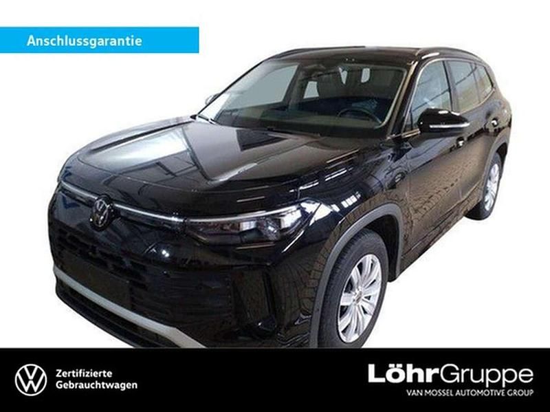 Grenadillschwarz metallic Gebraucht 2025 VW Tayron Life SUV | 44.680 € (Superpreis) - Bild 1/3