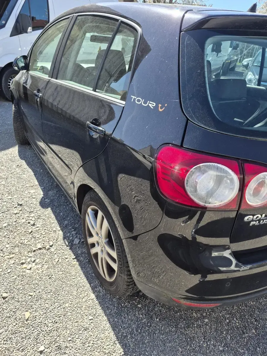 Second-hand VW Golf V 102 CP (75 kW) 2007 Negru Hatchback