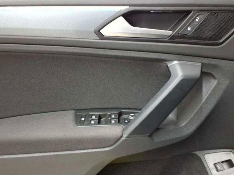 Gebraucht VW Tiguan Active 150 PS (110 kW) 2022 Deep black perleffekt SUV