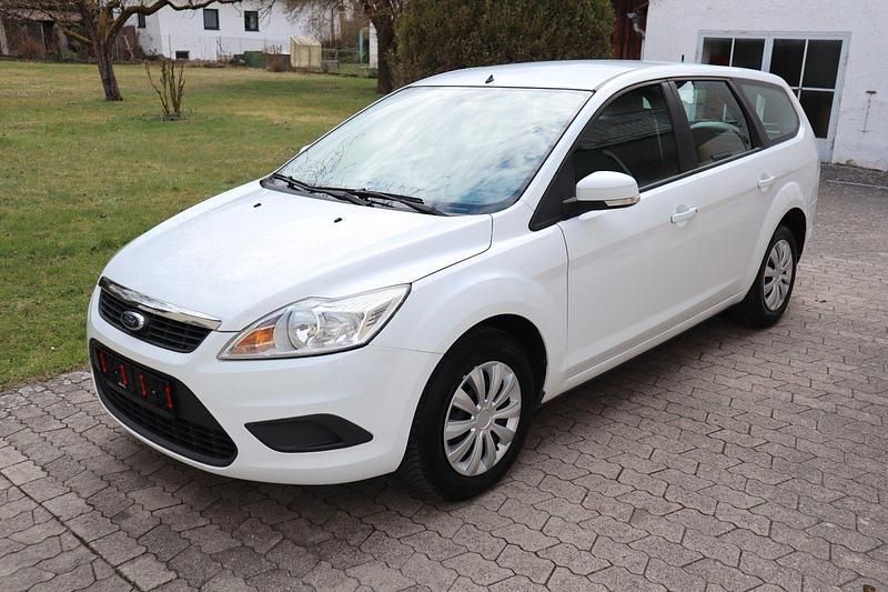 Gebraucht Ford Focus Style 109 PS (80 kW) 2009 Weiß Kombi