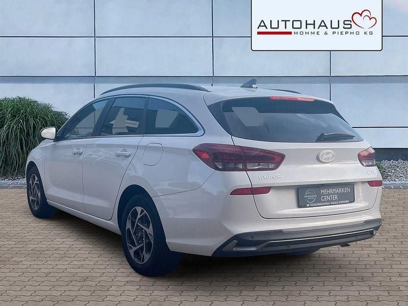 Neu Hyundai i30 Advantage 101 PS (74 kW) 2025 Weiß Limousine