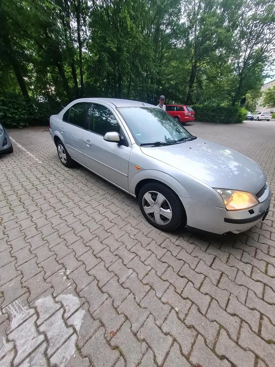 Gebraucht Ford Mondeo 125 PS (91 kW) 2002 Silber Limousine