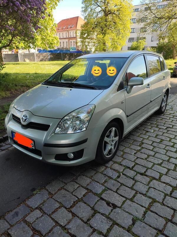 Silber Gebraucht 2007 Toyota Corolla Verso Van / Kleinbus | 3.400 € (Superpreis) - Bild 1/4