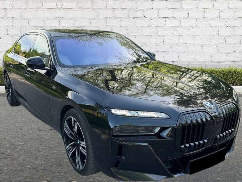 Black sapphire metallic Gebraucht 2023 BMW 740 M Sport Limousine | 93.990 € (Fairer Preis) - Bild 1/4