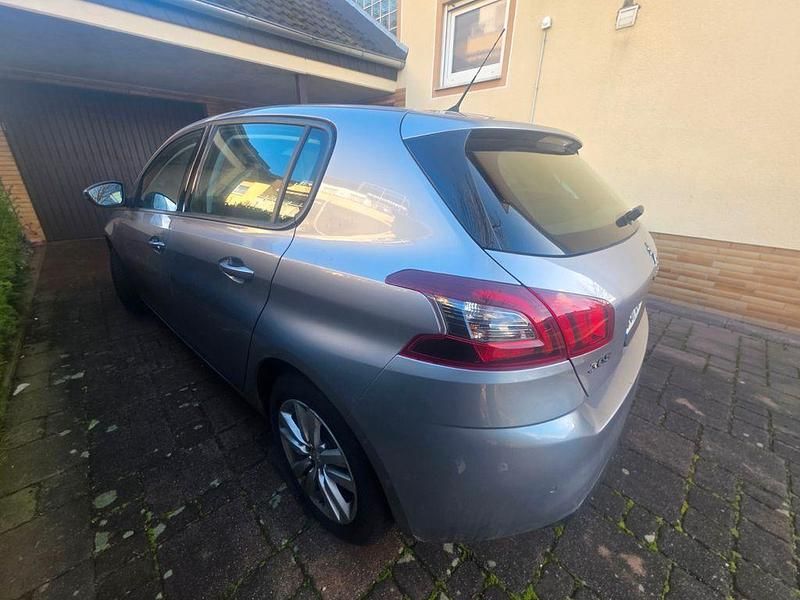 Gebraucht Peugeot 308 Allure 110 PS (80 kW) 2017 Limousine