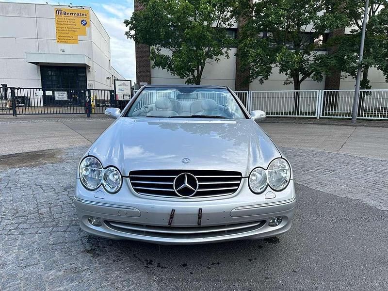 Gebraucht Mercedes CLK320 218 PS (160 kW) 2003 Brillantsilber Cabrio