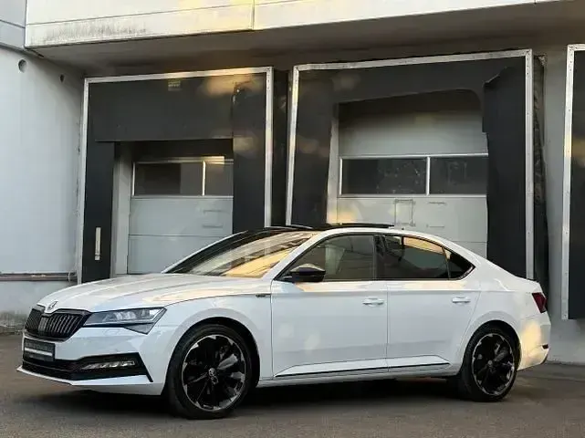Gebraucht Skoda Superb SportLine 150 PS (110 kW) 2019 Weiß Limousine