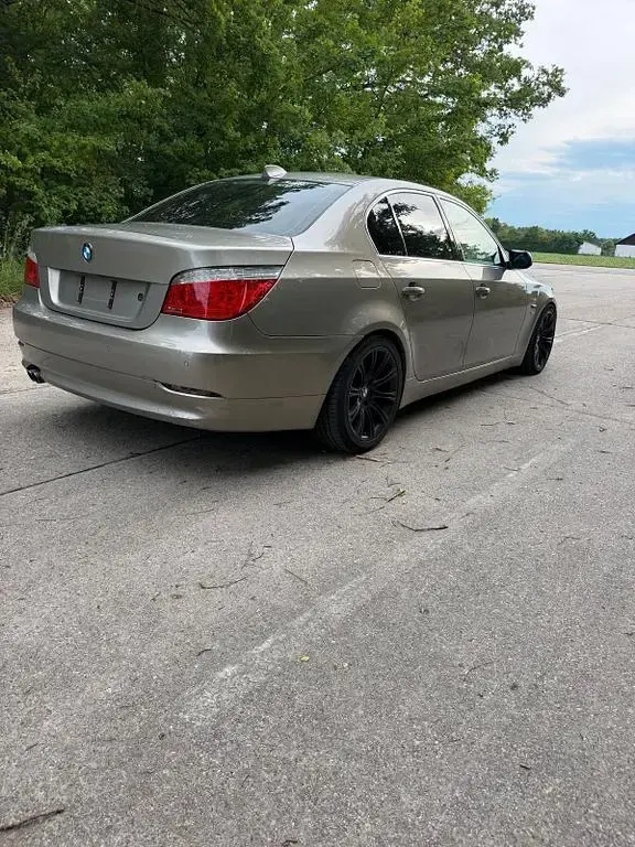 Gebraucht BMW 525 197 PS (144 kW) 2008 Gold Limousine