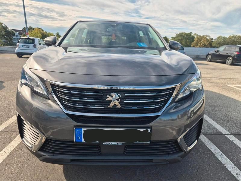 Grau Gebraucht 2018 Peugeot 5008 SUV | 9.900 € (Superpreis) - Bild 1/4