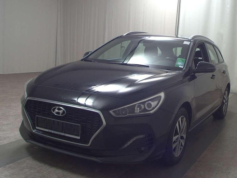 Gebraucht Hyundai i30 Trend 116 PS (85 kW) 2019 Phantom black / mic Kombi
