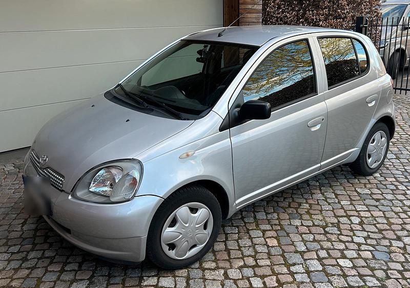 Gebraucht Toyota Yaris 68 PS (50 kW) 2001 Silber Kleinwagen