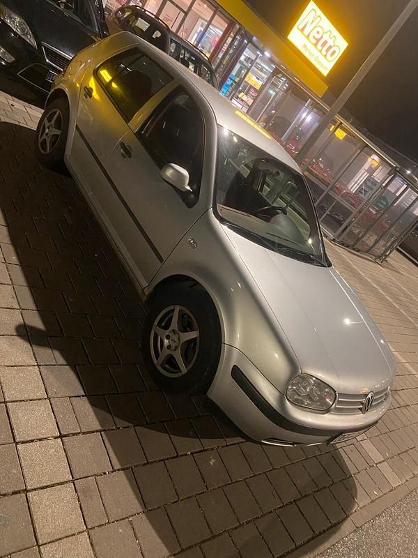 Silber Gebraucht 2002 VW Golf IV Kleinwagen | 1.400 € (Fairer Preis) - Bild 1/4