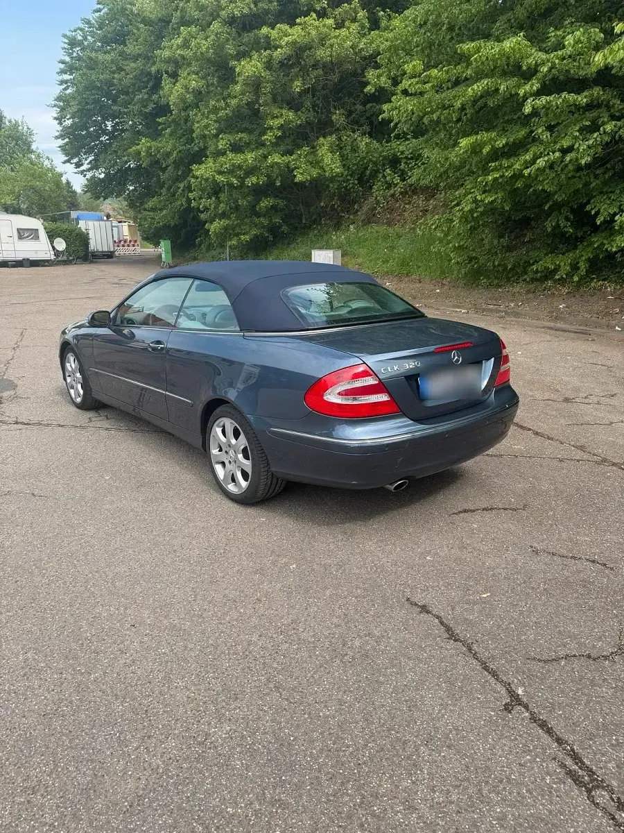 Gebraucht Mercedes CLK320 218 PS (160 kW) 2003 Blau Cabrio