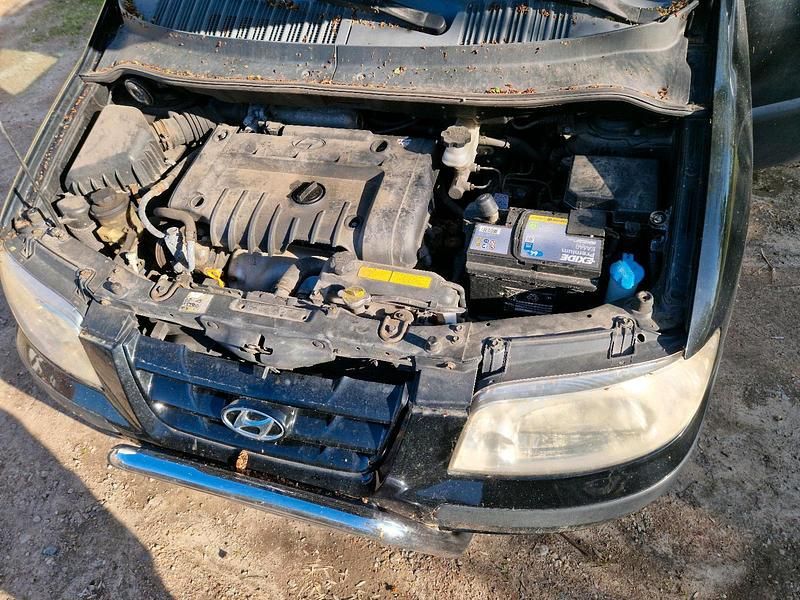 Second-hand Hyundai Matrix 76 CP (55 kW) 2004 Negru Monovolum