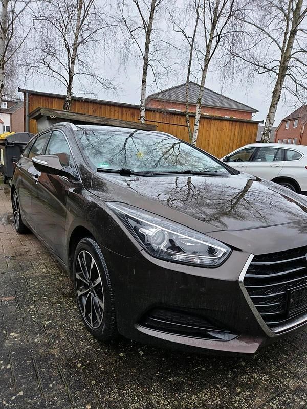 Gebraucht Hyundai i40 116 PS (85 kW) 2015 Braun Kombi