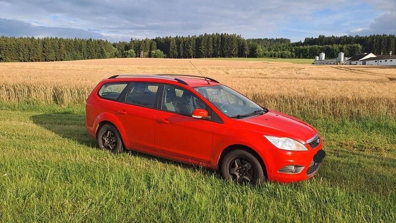 Rot Gebraucht 2010 Ford Focus Kombi | 1.550 € (Guter Preis) - Bild 1/4