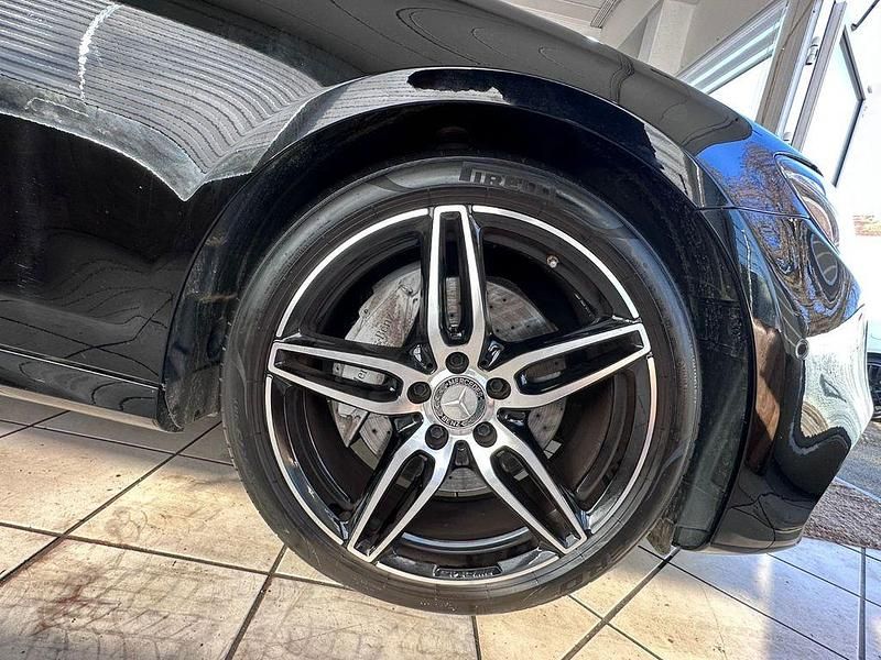 Gebraucht Mercedes E220 AMG 194 PS (142 kW) 2017 Schwarz/baltic black Limousine