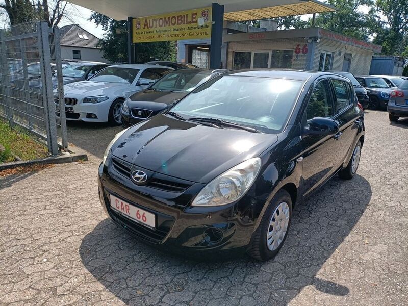 Schwarz Gebraucht 2011 Hyundai i20 Classic Limousine | 2.890 € (Fairer Preis) - Bild 1/4